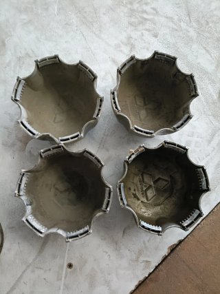 Tapacubos Mitsubishi Montero Sport (4uds)