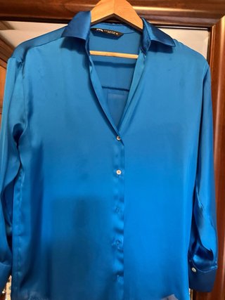 Camisa Zara azul muy elegante de raso