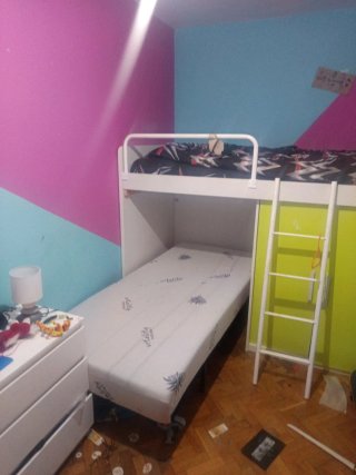 Litera infantil con cama abajo