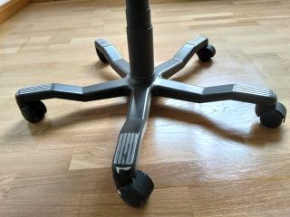 Silla de despacho ergonómica.