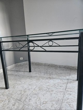 Mesa de salón cristal y metal