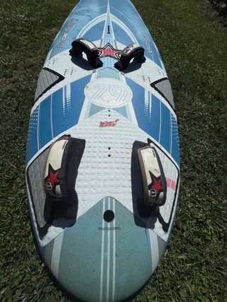 Tabla windsurf Tabou Rocket 150L con funda