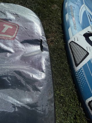 Tabla windsurf Tabou Rocket 150L con funda