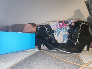 Botines Irregular Choice Talla 41 Negros