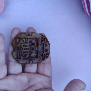 Medallón de jade tallado