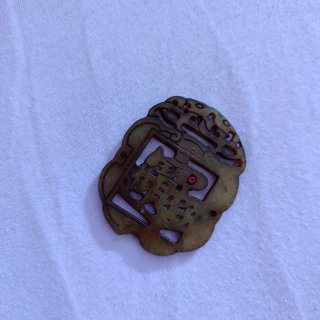 Medallón de jade tallado