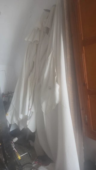 Sombrilla de playa con pie