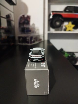 Mini GT Porsche 911 Dakar Ice Gray