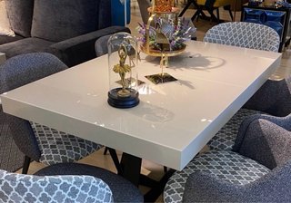 Mesa extensible cristal y patas negras