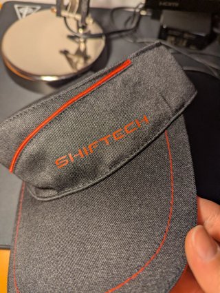 Visiera SHIFTECH nera con bordi rossi