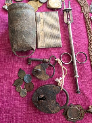 Lote Antigüedades: Monedas, Llaves, Reloj