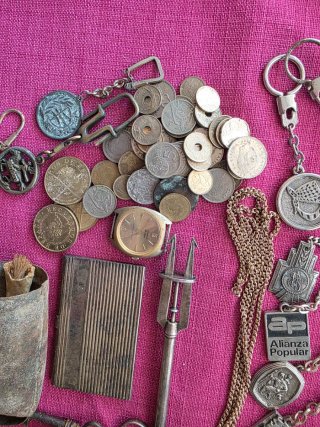 Lote Antigüedades: Monedas, Llaves, Reloj