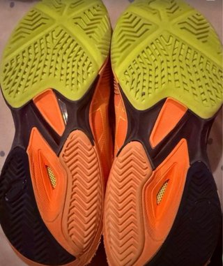 Zapatilla Padel Asics Naranja y Amarillo