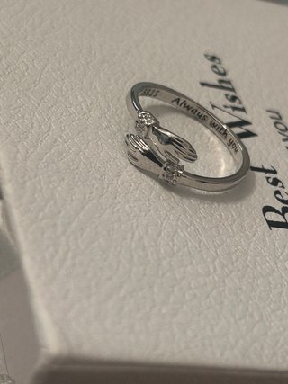 Anello abbraccio mani Argento 925 Regolabile