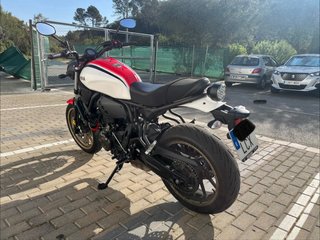 Yamaha XSR 700 Blanca y Roja