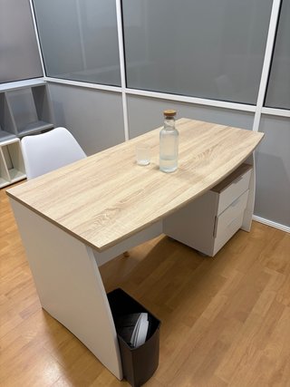Escritorio moderno madera y blanco