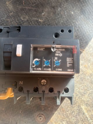 Interruptor + vigi Schneider NG125N T 100A