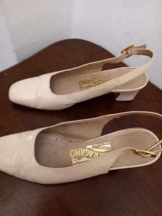 Sandali Ferragamo Beige Slingback Tacco Basso