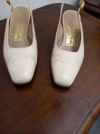 Sandali Ferragamo Beige Slingback Tacco Basso