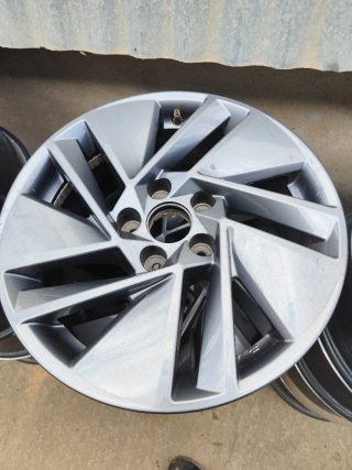 4 Llantas de aleación  hyundai