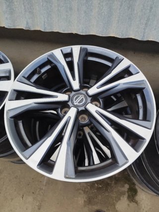 4 Llantas Nissan