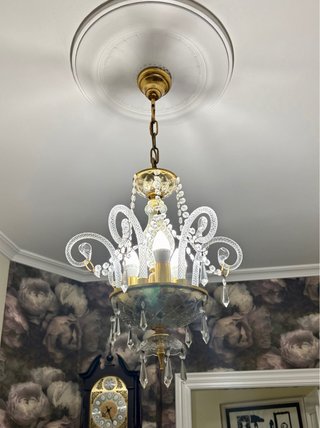 Lámpara de araña de cristal dorada