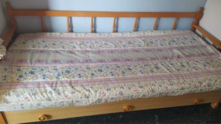 Sofá cama madera y tela con colchones