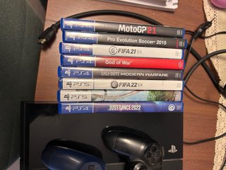 PlayStation 4 (PS4) Nera e Blu