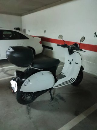 Moto Quazzar E-Divine Plus Blanca/Negra