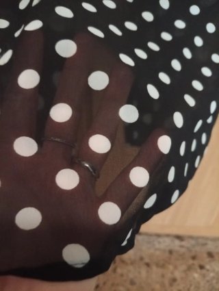 Blusa Bershka lunares negra y blanca