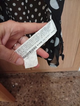 Blusa Bershka lunares negra y blanca