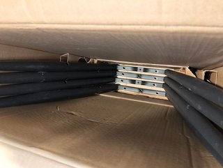 Juego de 2 taburetes con estructura de acero con asiento tapizado en cuero