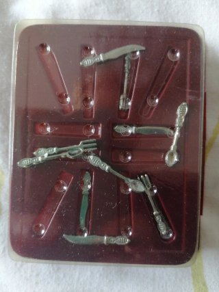 Miniatura cubiertos metal y plástico