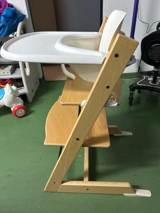 Trona Stoke bebé madera y blanca