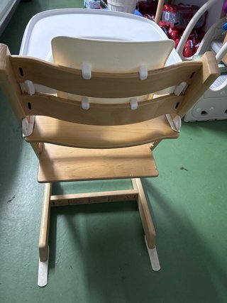 Trona Stoke bebé madera y blanca