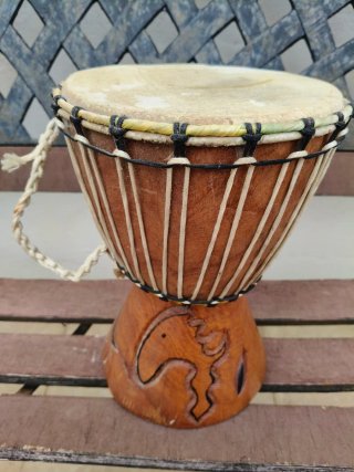 Timbal africano de madera y piel artesanal