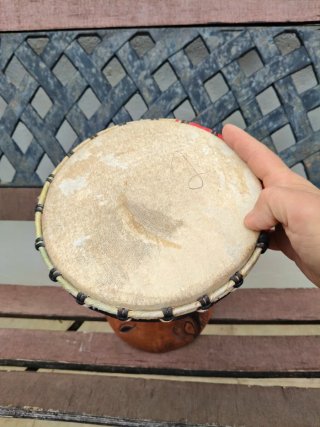 Timbal africano de madera y piel artesanal