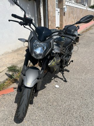 Benelli BN125 Naked Gris/Amarillo
