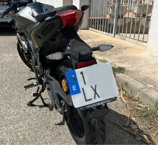 Benelli BN125 Naked Gris/Amarillo
