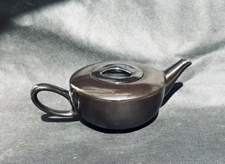 Tetera de cerámica con funda termica
