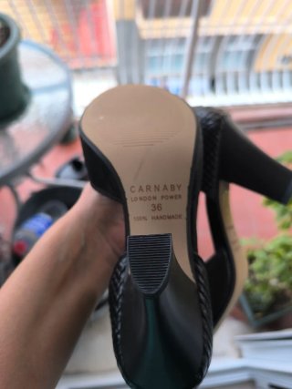 Zapatos de tacón negros Carnaby London Power