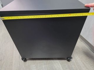 Mueble TV de acero negro con ruedas