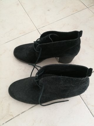 Botines negres d'ante amb cordons