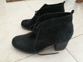 Botines negres d'ante amb cordons