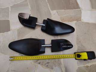 Tendiscarpe Giorgio Armani in legno