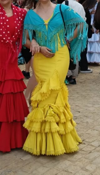 Traje de flamenca amarillo