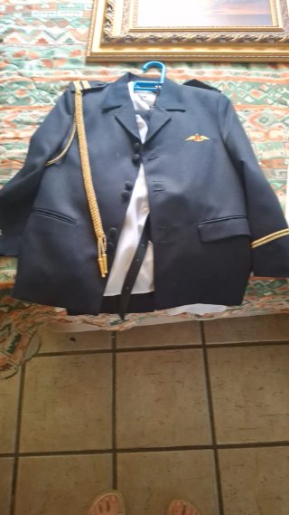 Traje de comunión negro y blanco