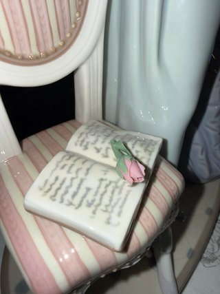 Escultura Lladró Dama Cola Raso