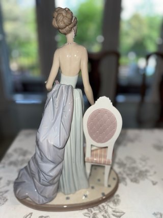 Escultura Lladró Dama Cola Raso