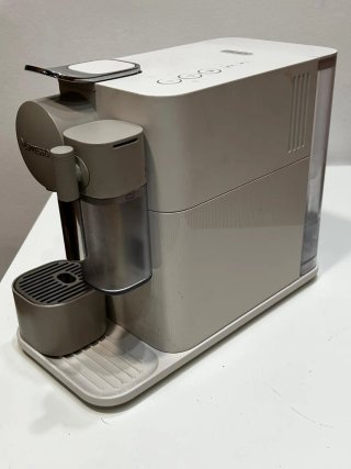 Cafetera Nespresso DeLonghi